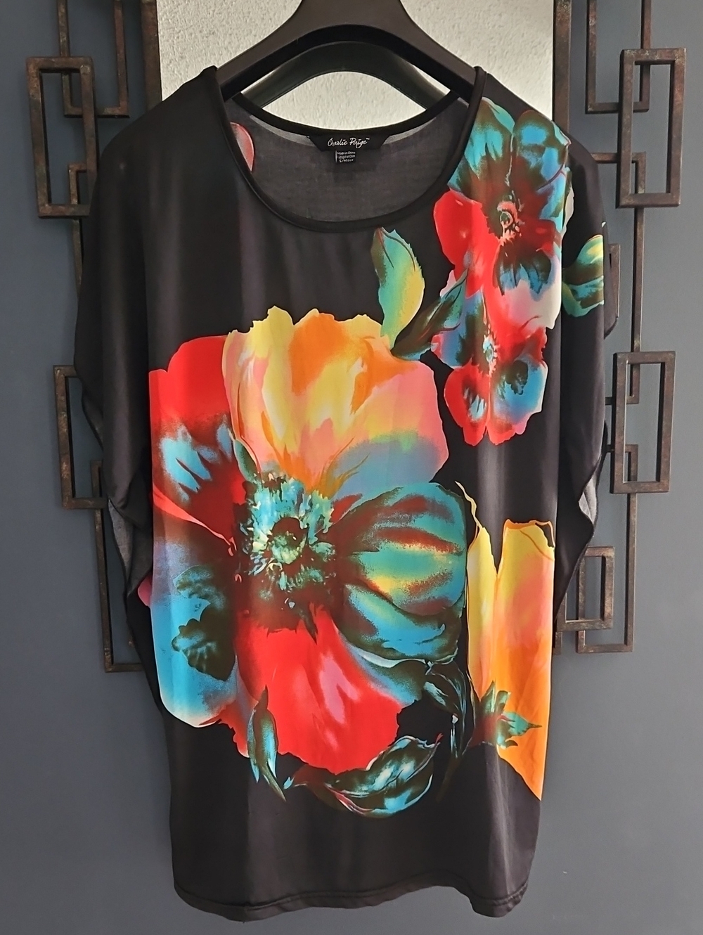 Charlie Paige S/M Loose Flowy Black Floral Top